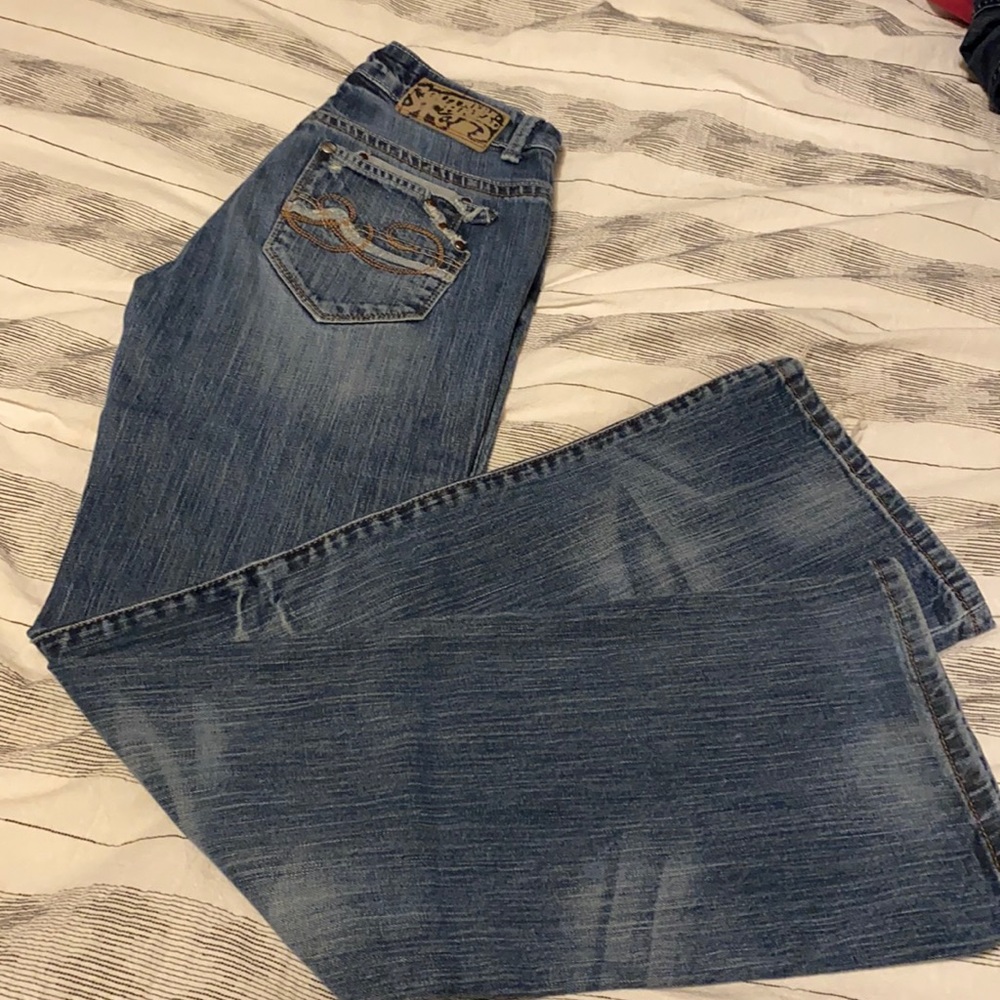 Woman’s Southern Thread Jeans